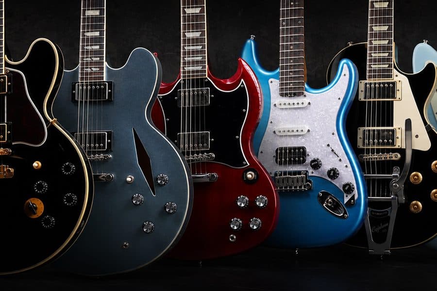 Deretan gitar elektrik di rak REMIX Bandung